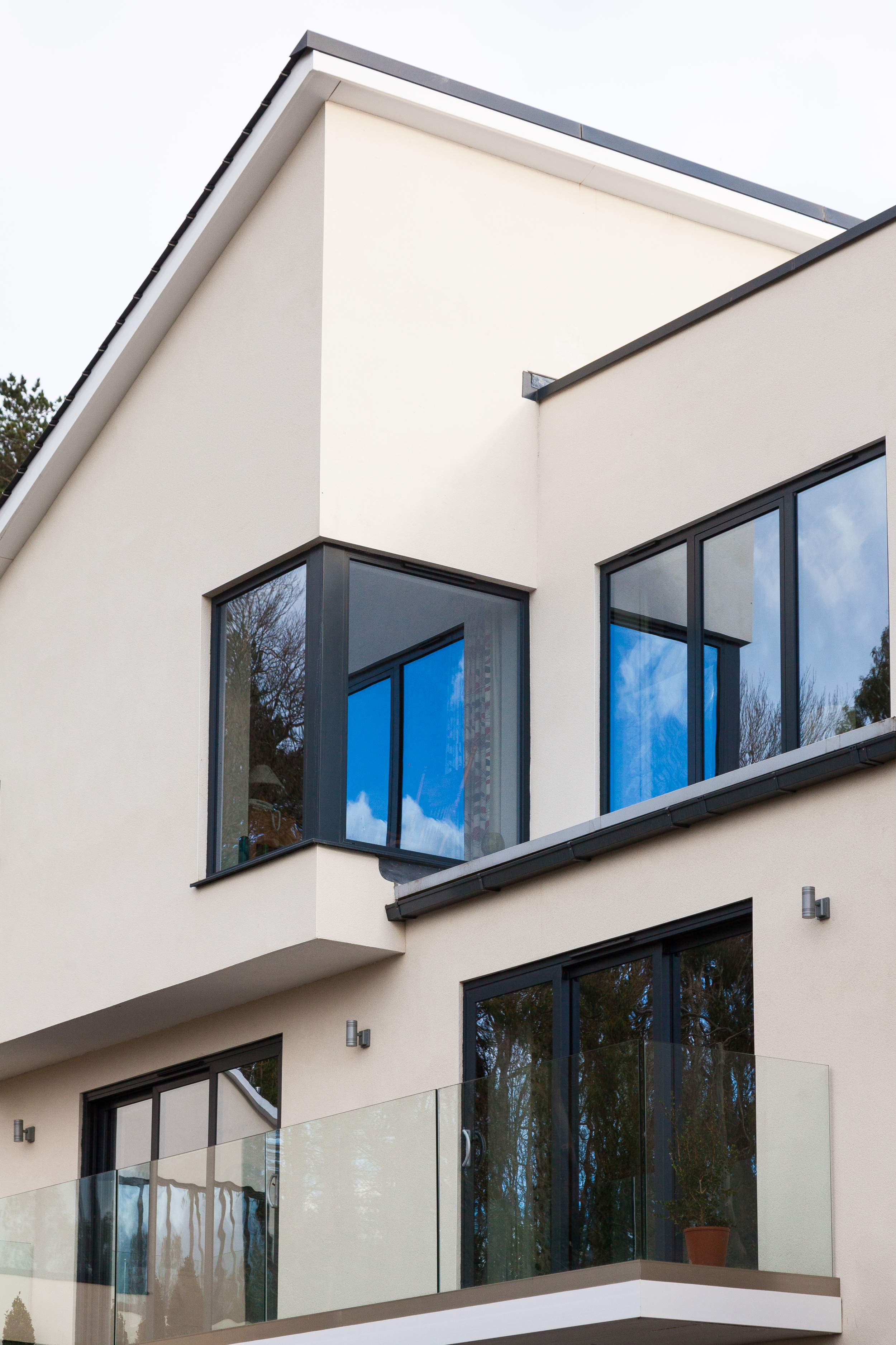 catnic case study - mordern house white render